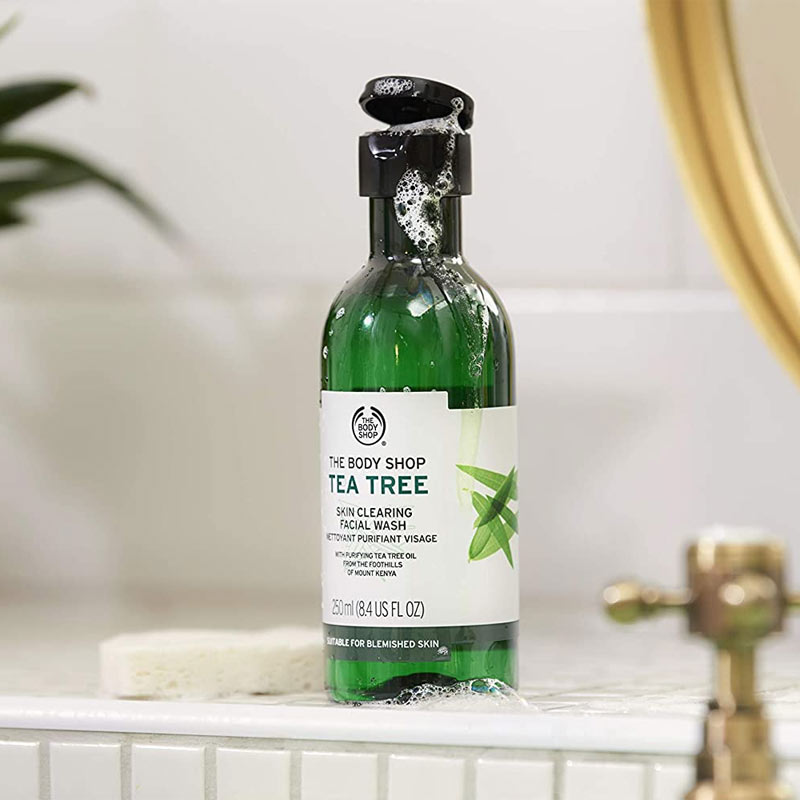ژل شستشوی صورت تی تری بادی شاپ حاوی روغن درخت چای The Body Shop Tea Tree Skin Clearing Facial Wash