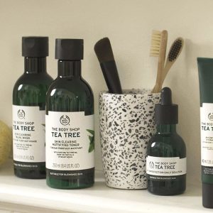 ژل شستشو صورت تی تری بادی شاپ حاوی روغن درخت چای The Body Shop Tea Tree Skin Clearing Facial Wash